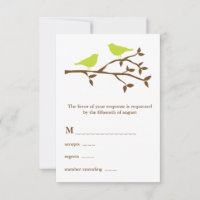 Twee groene vogels die RSVP-Kaart wedden