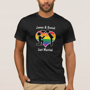 Twee Grooms-voorstellen met hart T-shirt
