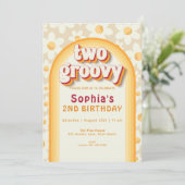 Twee groovy 2e verjaardag uitnodiging | Boho Daisy (Staand voorkant)