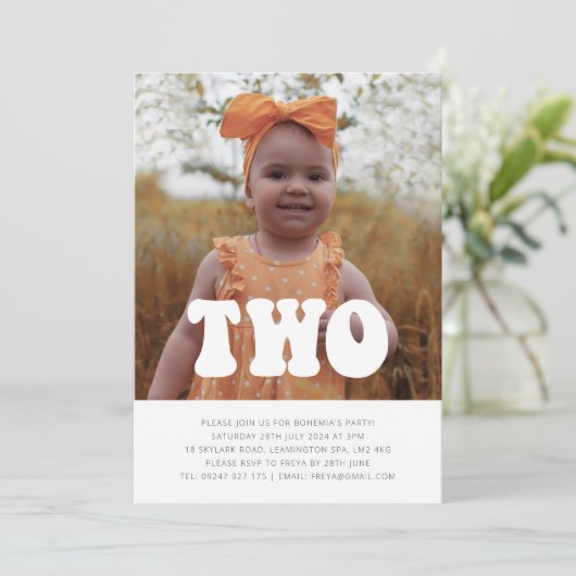 Twee - Groovy Foto Verjaardag Uitnodiging (Staand voorkant)