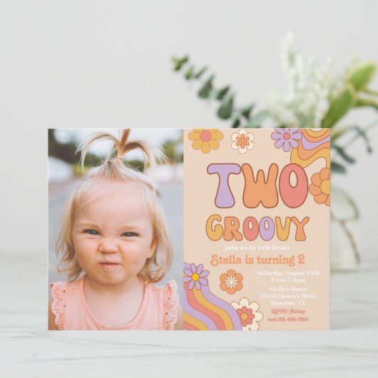 Twee Groovy-fotouitnodiging | Groovy Birthday Kaart (Staand voorkant)