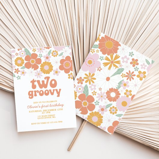 Twee Groovy Retro Bloem uitnodiging voor eerste ve