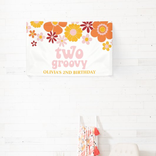 Twee Groovy Retro Bloemige Verjaardagsbanner Spandoek (Insitu)