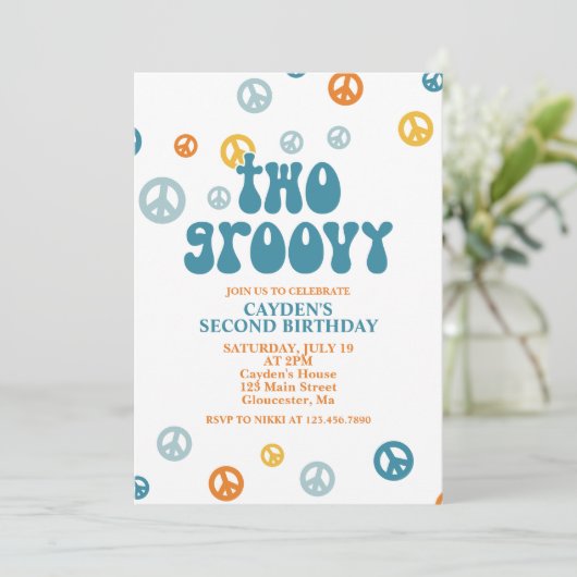 Twee Groovy Retro Boy 2e verjaardag Uitnodiging (Staand voorkant)