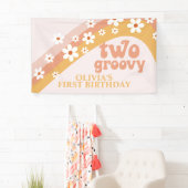 Twee Groovy Retro Daisy Verjaardagsbanner Spandoek (Insitu)