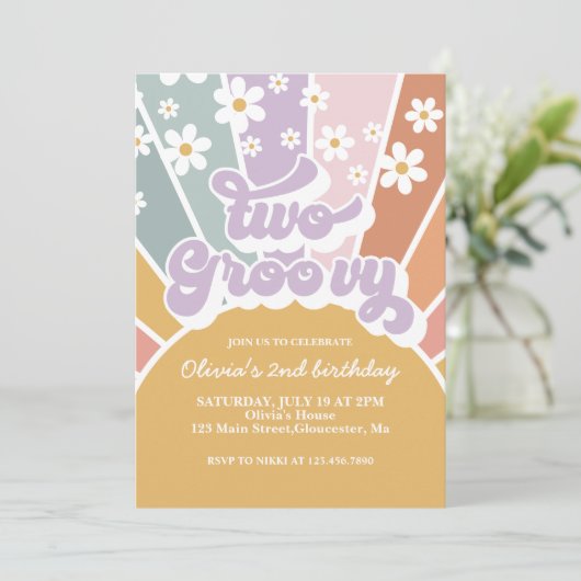 Twee Groovy Retro Sunshine Rainbow Daisy Uitnodigi Kaart (Staand voorkant)