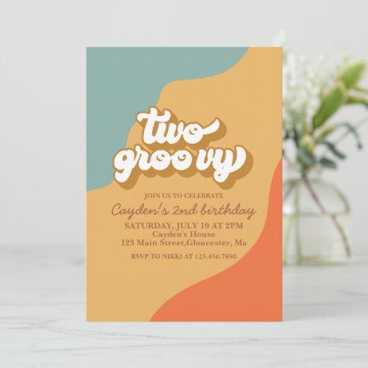 Twee Groovy Retro Swirl 2e verjaardag uitnodiging (Staand voorkant)
