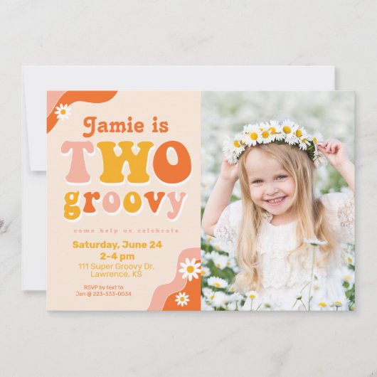 Twee Groovy Retro Tweede verjaardag Fotouitnodigin Kaart (Voorkant)