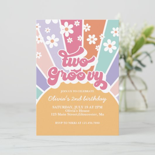 Twee Groovy Sunshine Rainbow Daisy Uitnodiging (Staand voorkant)