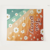 Twee Groovy Tweede Verjaardag | Retro Daisy Regenb Wandkleed (Voorkant (horizontaal))