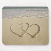 Twee grote harten op het strand muismat (Voorkant)