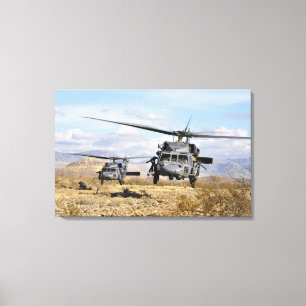 Twee H-60 Pavehawk-helikopters die zich voorbereid Canvas Afdruk
