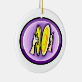 Twee handen die crashcymbals spelen in de paarse c keramisch ornament (Rechts)