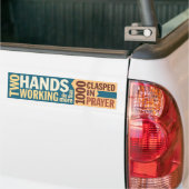 'Twee handen die meer werken' Citaat Bumpersticker (Op Truck)