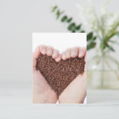 Twee handen met chocolade sproinkles briefkaart (Staand voorkant)