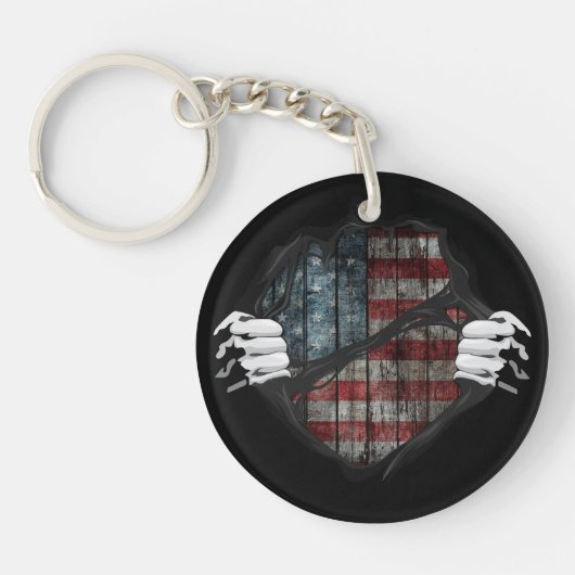 Twee handen rippen onthullende vlag Gepersonalisee Sleutelhanger (Voorkant)