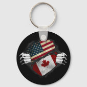 Twee handen rippen onthullende vlag Gepersonalisee Sleutelhanger (Achterkant)