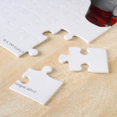 Twee handschoenen met een football legpuzzel (Zijkant)