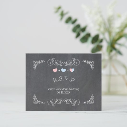 Twee harten Chalkboard Wedding RSVP Uitnodiging Briefkaart (Staand voorkant)