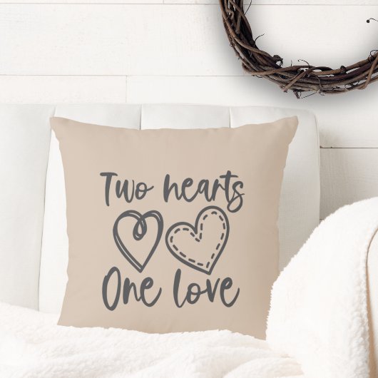 Twee harten één liefde monogram kussen