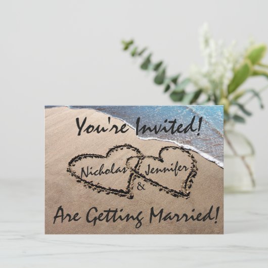 Twee harten in de uitnodiging van het Zandstrand (Staand voorkant)