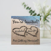 Twee harten in de uitnodiging van het Zandstrand (Staand voorkant)