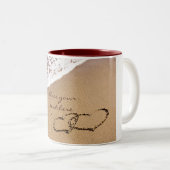 Twee harten in de zand tweekleurige koffiemok (Voorkant rechts)