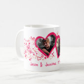 Twee harten naam datum bruiloft foto roze rode mok (Voorkant links)