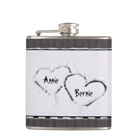 Twee harten, vers wit, sneeuw met grijs hout heupfles (Voorkant)