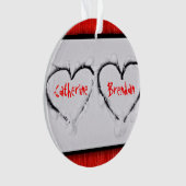 Twee harten Verse Witte Sneeuw Rood Golfmetaal Ornament (voorkant)