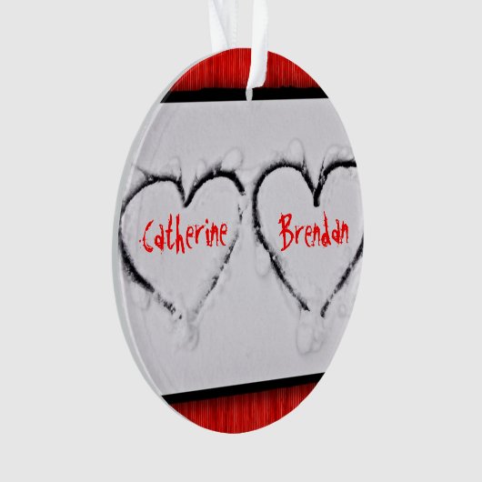 Twee harten Verse Witte Sneeuw Rood Golfmetaal Ornament (voorkant)