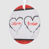 Twee harten Verse Witte Sneeuw Rood Golfmetaal Ornament (voorkant)