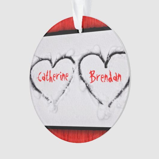 Twee harten Verse Witte Sneeuw Rood Golfmetaal Ornament (voorkant)