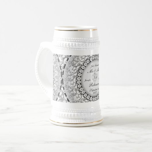 Twee hartenmonogram weddenschap bierpul (Voorkant links)