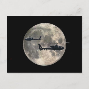 twee helikopters gedempt door een volle maan briefkaart