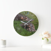 Twee Hippos zwemmen in een hond, wandklok (Huis)