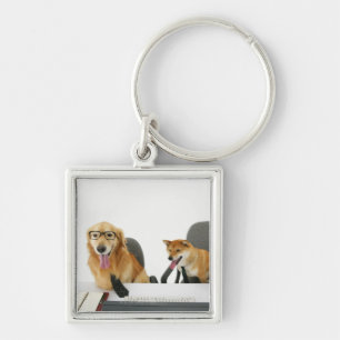 Twee honden met een stropdas en een bril, zittend  sleutelhanger