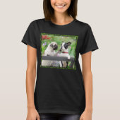 Twee honden samen een pug puppy en Boston Terrier  T-shirt (Voorkant)