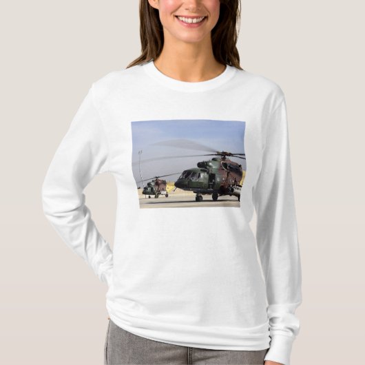 Twee Iraakse Mi-17 Hip Helikopters T-shirt (Voorkant)