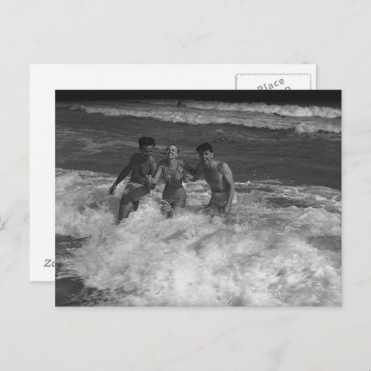 Twee jonge mannen en vrouw spelen in golf B&W Briefkaart (Voorkant / Achterkant)