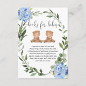 Twee jongens op de teddy dragen groene blauwe boek informatiekaartje (Voorkant)