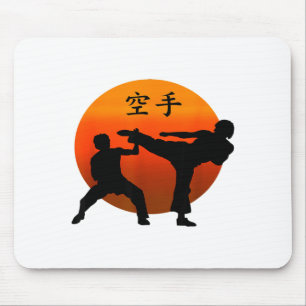 Twee Karate Vechters Met Rijzende Zon En Karate Wo Muismat