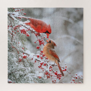 Twee kardinalen met rode bessen in de winter legpuzzel