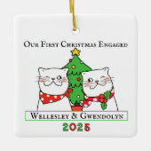 Twee katten eerste kerstmis verloofd keramisch ornament (Voorkant)