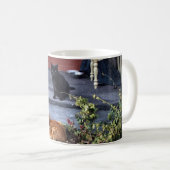 Twee katten in de Yard Koffiemok (Voorkant rechts)