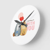 Twee katten knuffelen met hartvormen en romantisch ronde klok (Hoek)