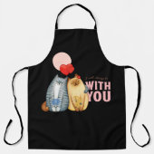 Twee katten knuffelen met hartvormen en romantisch schort (Voorkant)