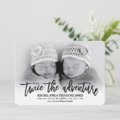 Twee keer de Aventure Modern Twins Birth Announcem Aankondiging (Staand voorkant)