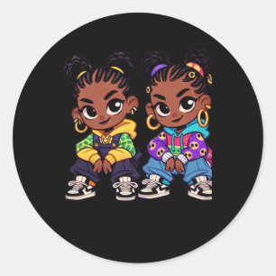 Twee keer de houding van de gedurfde zwarte meisje ronde sticker