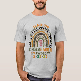 Twee keer per dag onderwijzen van de kinderarts t-shirt